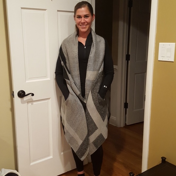 LOFT Accessories - Loft pocket shawl vest